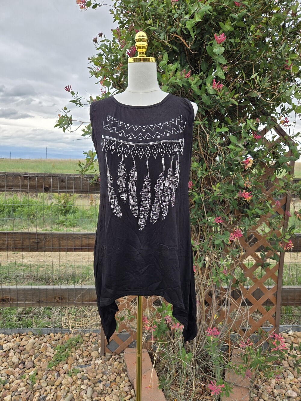 NWT SHINY Women's Sleeveless Black Feather Graphic Tunic Top Blouse ONE SIZE